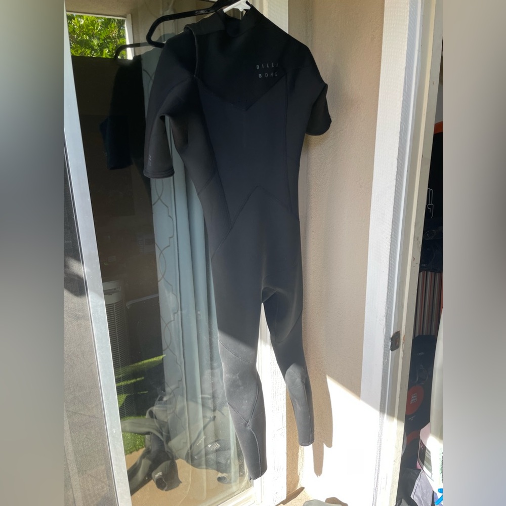 Billabong wetsuit 2mm front zip short arm long leg
